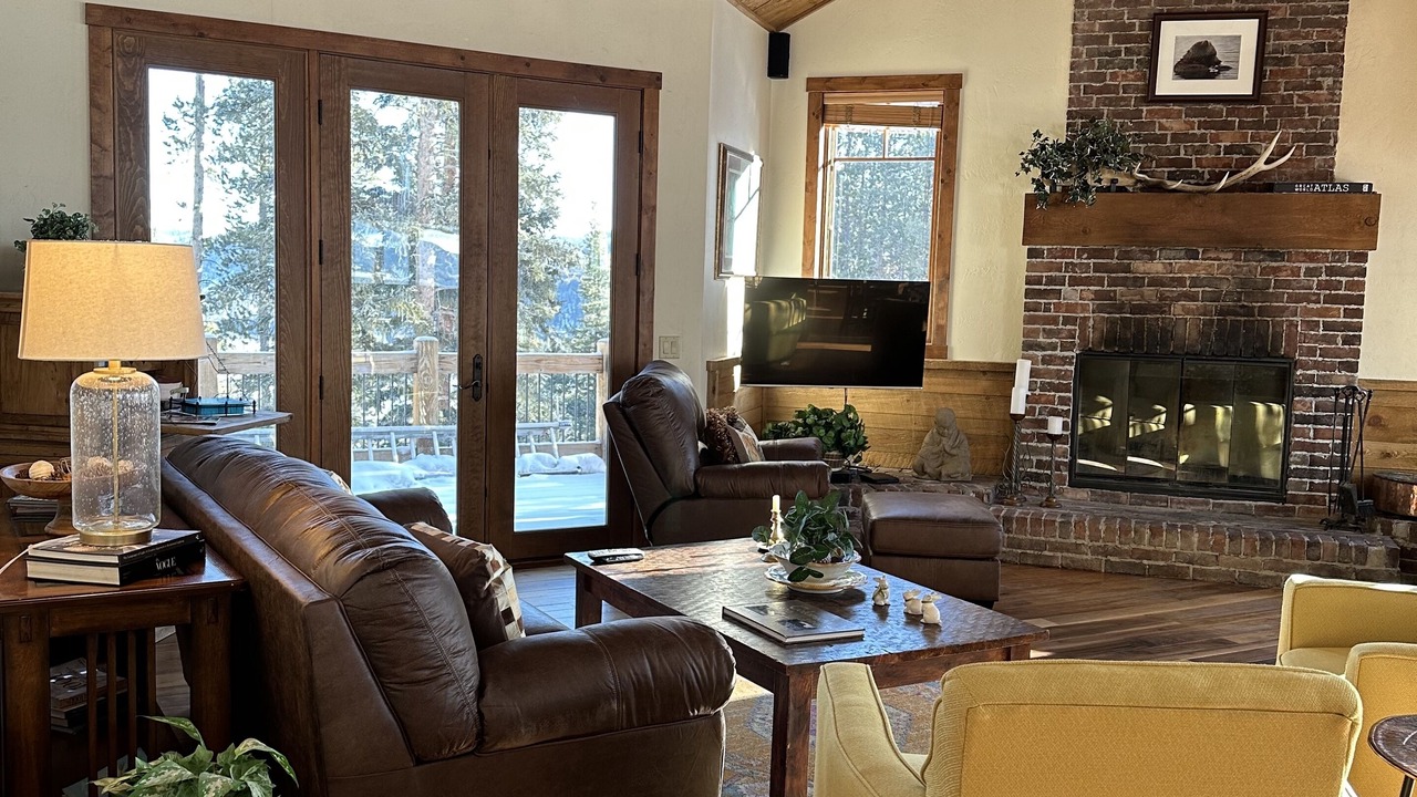 Photo of Livingroom in Warrior's Mark West