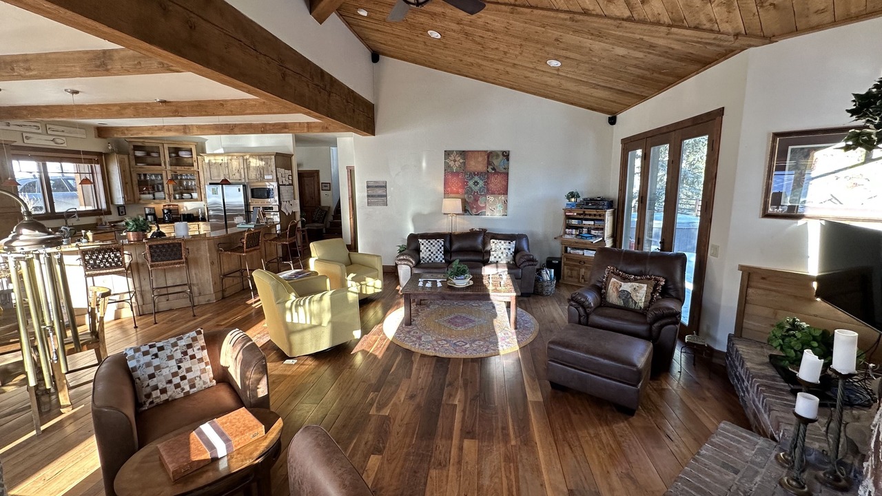 Photo of Livingroom in Warrior's Mark West