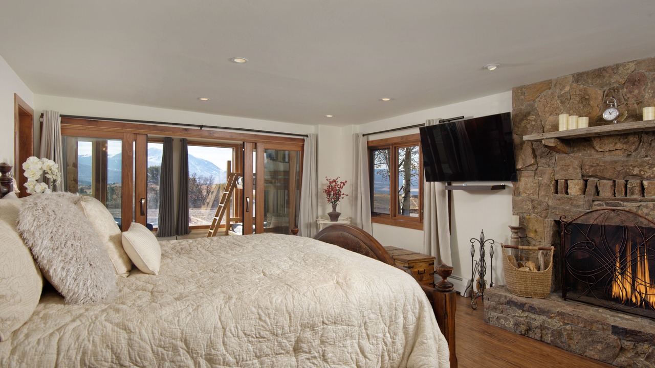 Photo of Bedroom in Missouri Heights