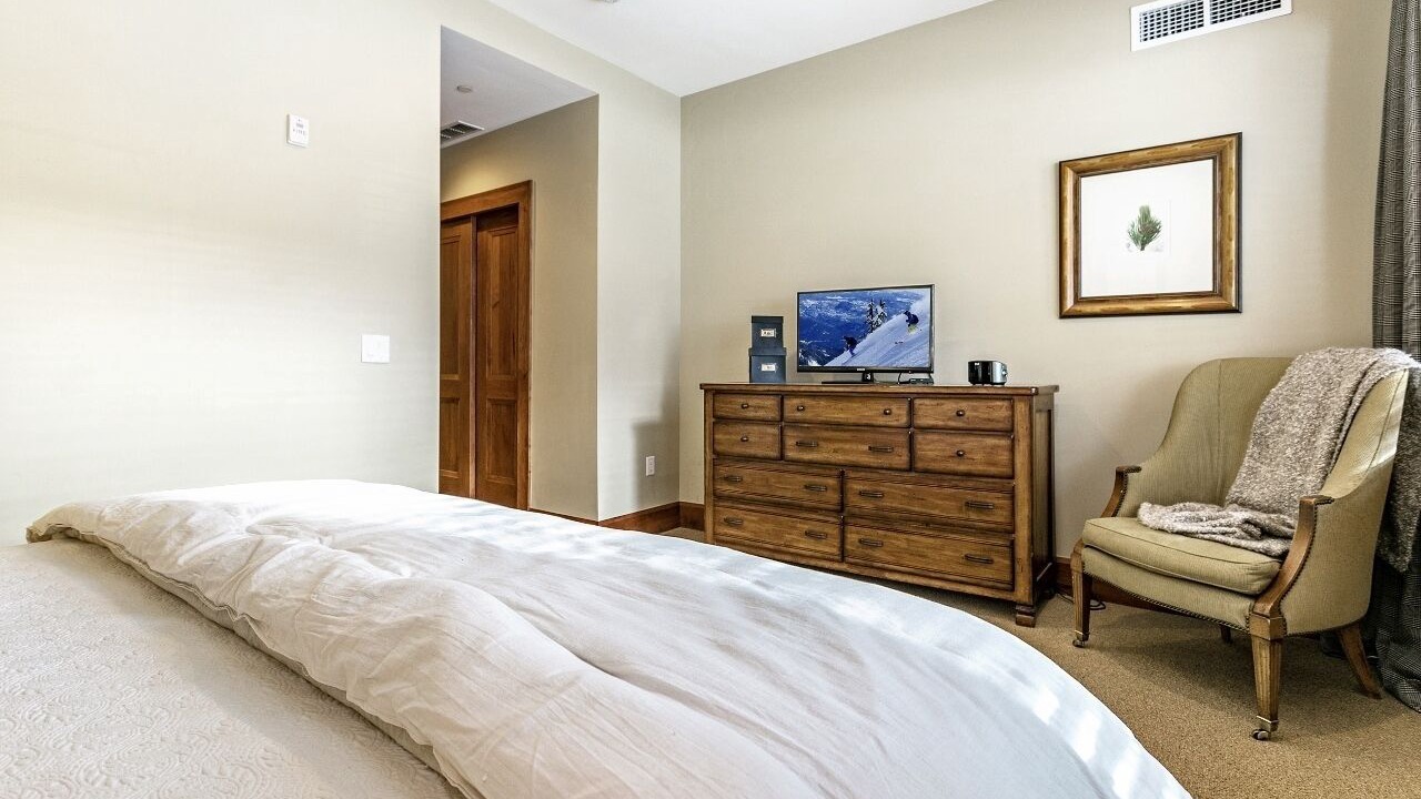 Photo of Bedroom in Avon