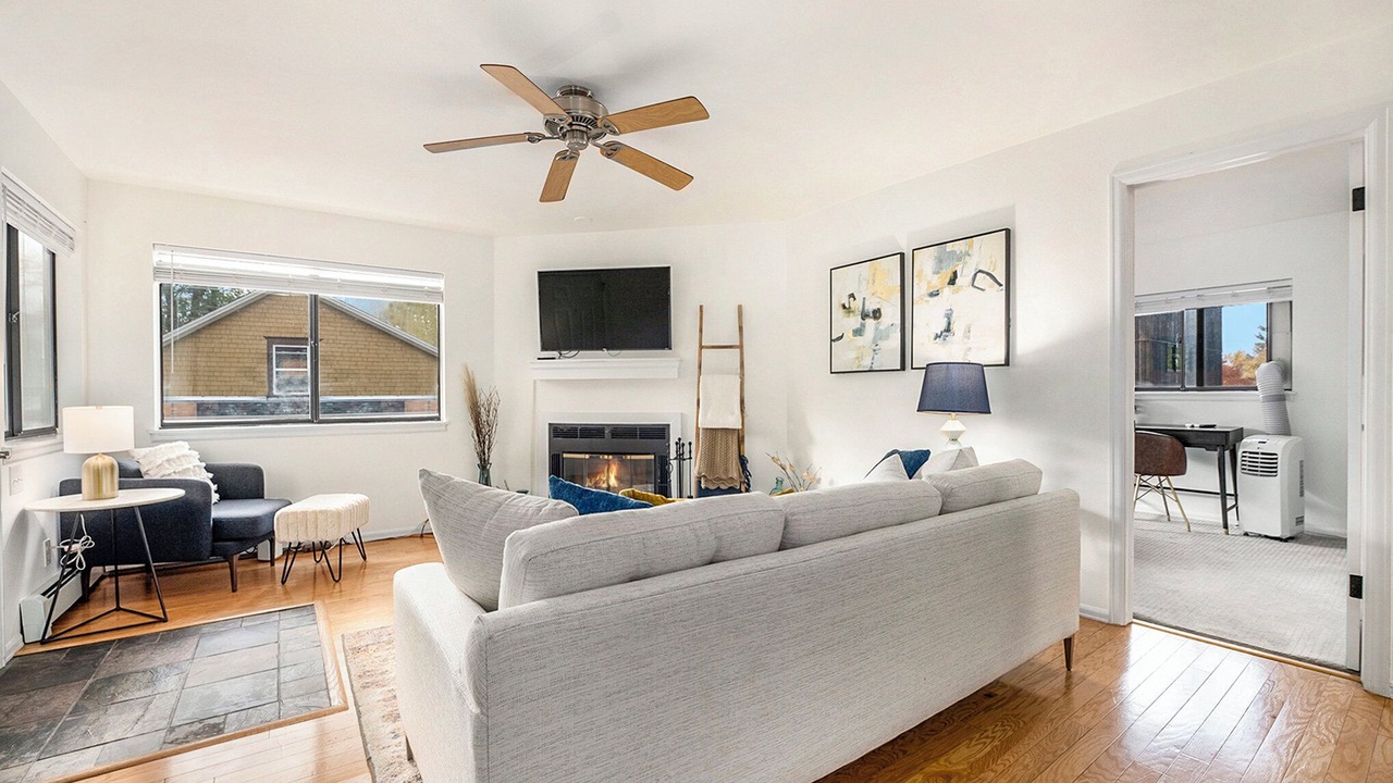 Photo of Livingroom in Whittier