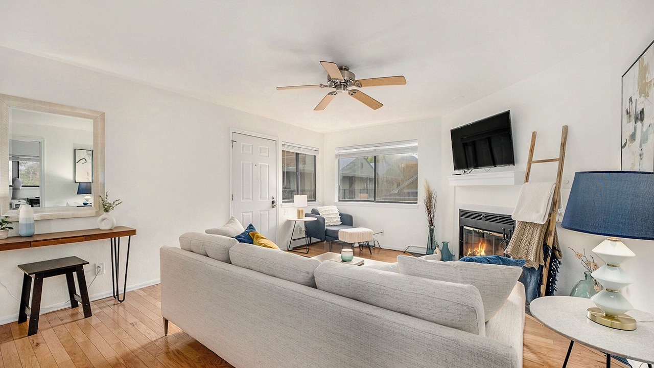 Photo of Livingroom in Whittier