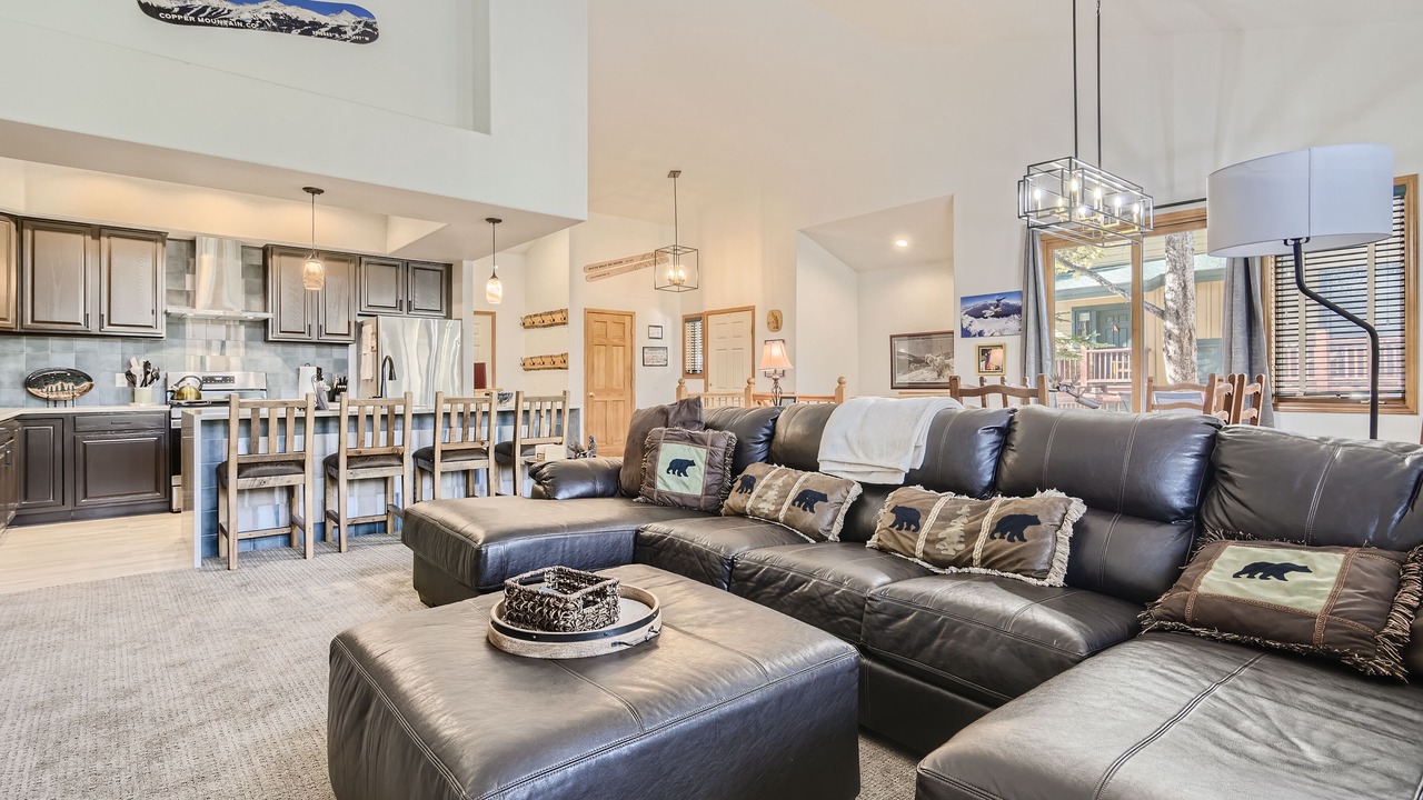 Photo of Livingroom in Peak 8