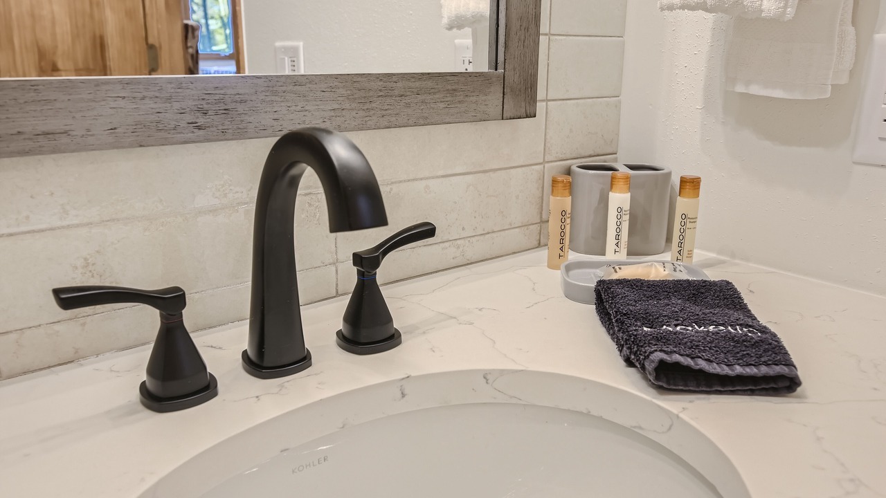 Photo of Bathroom in Peak 8