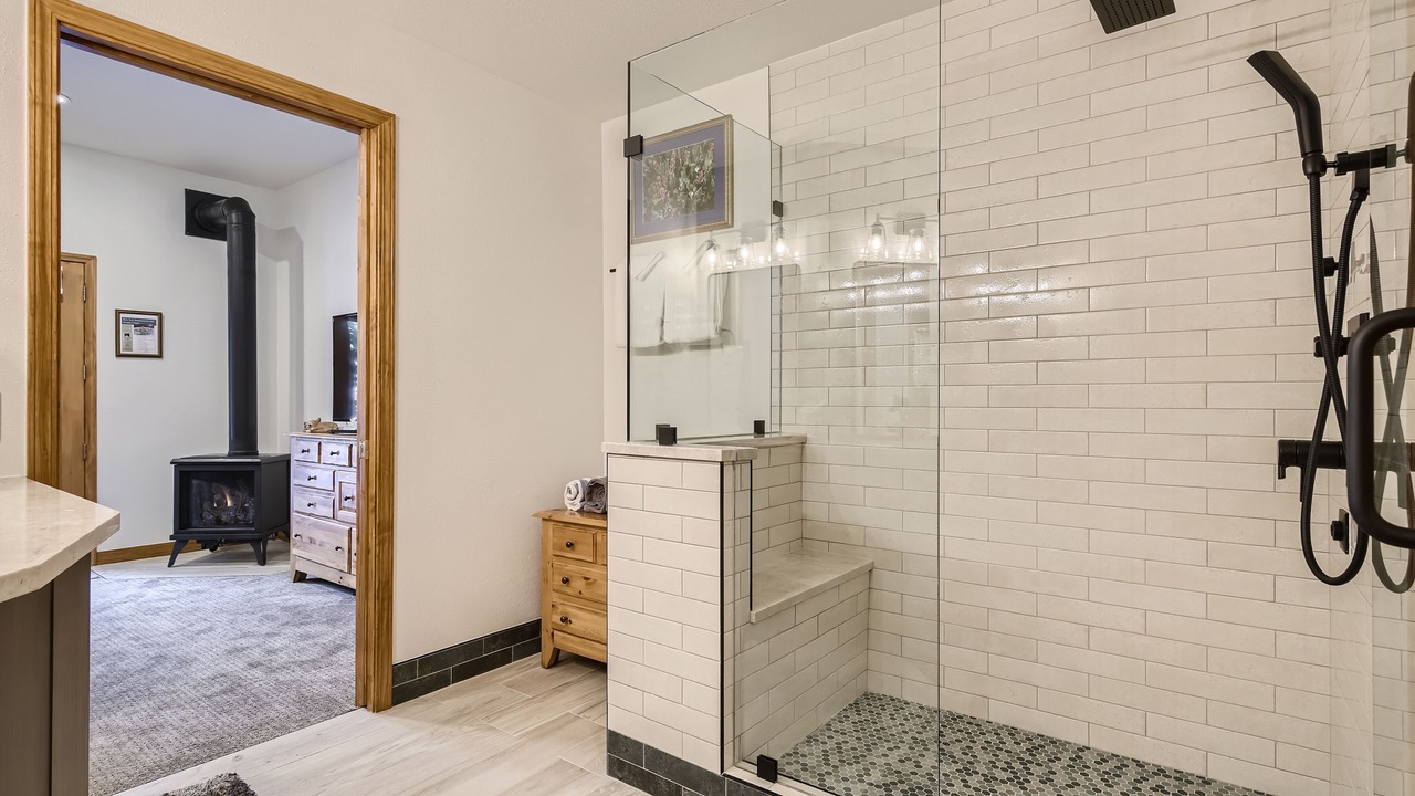 Photo of Bathroom in Peak 8