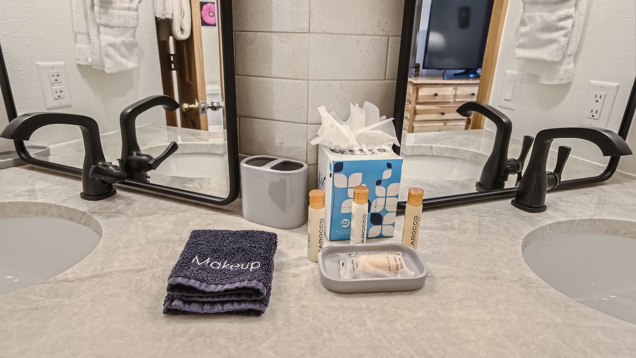 Photo of Bathroom in Peak 8