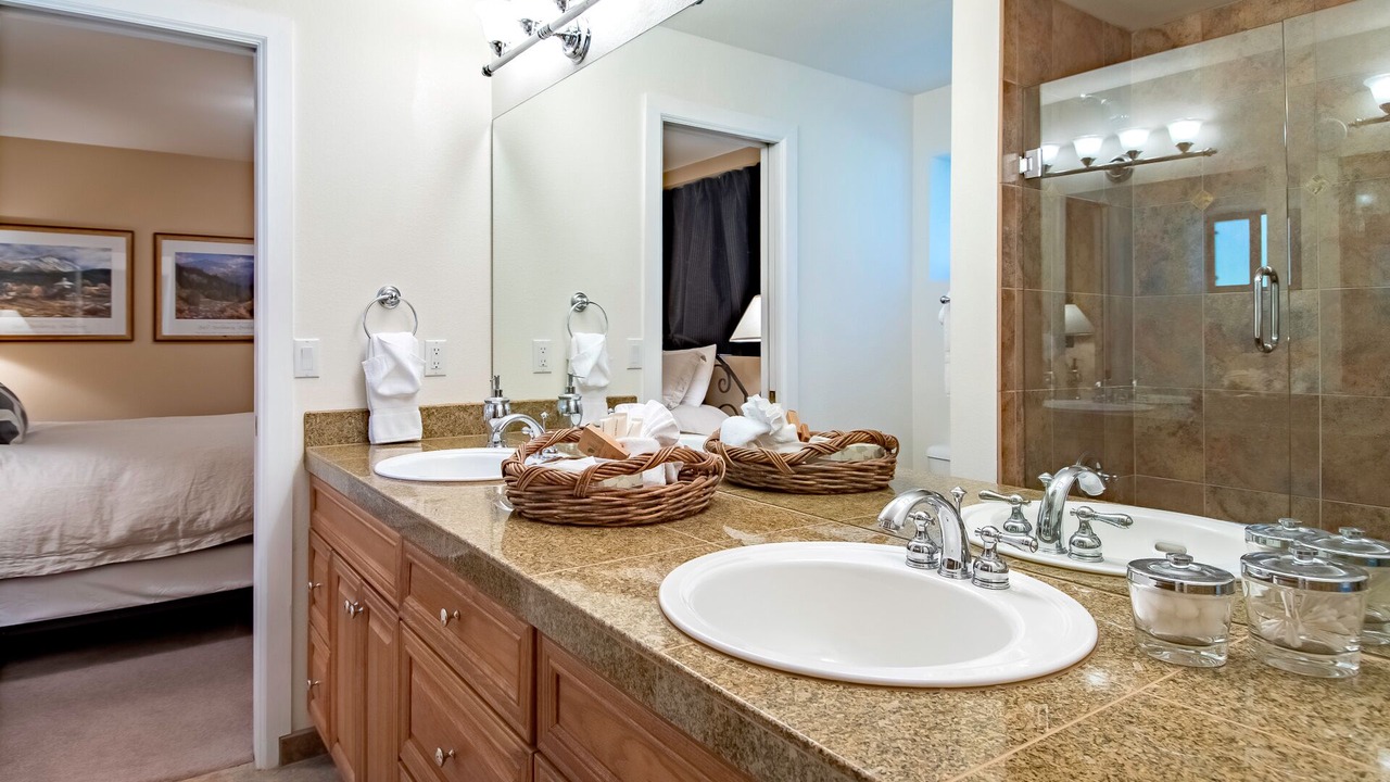 Photo of Bathroom in Peak 8