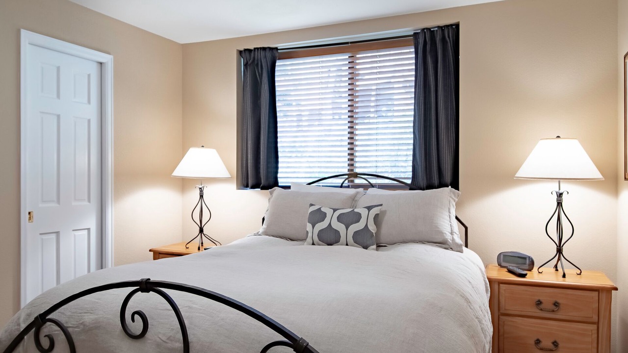 Photo of Bedroom in Peak 8