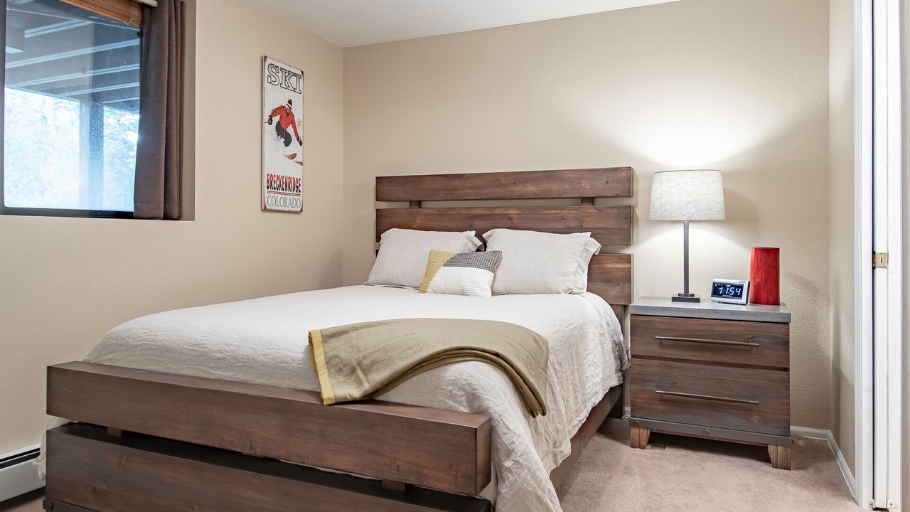 Photo of Bedroom in Peak 8