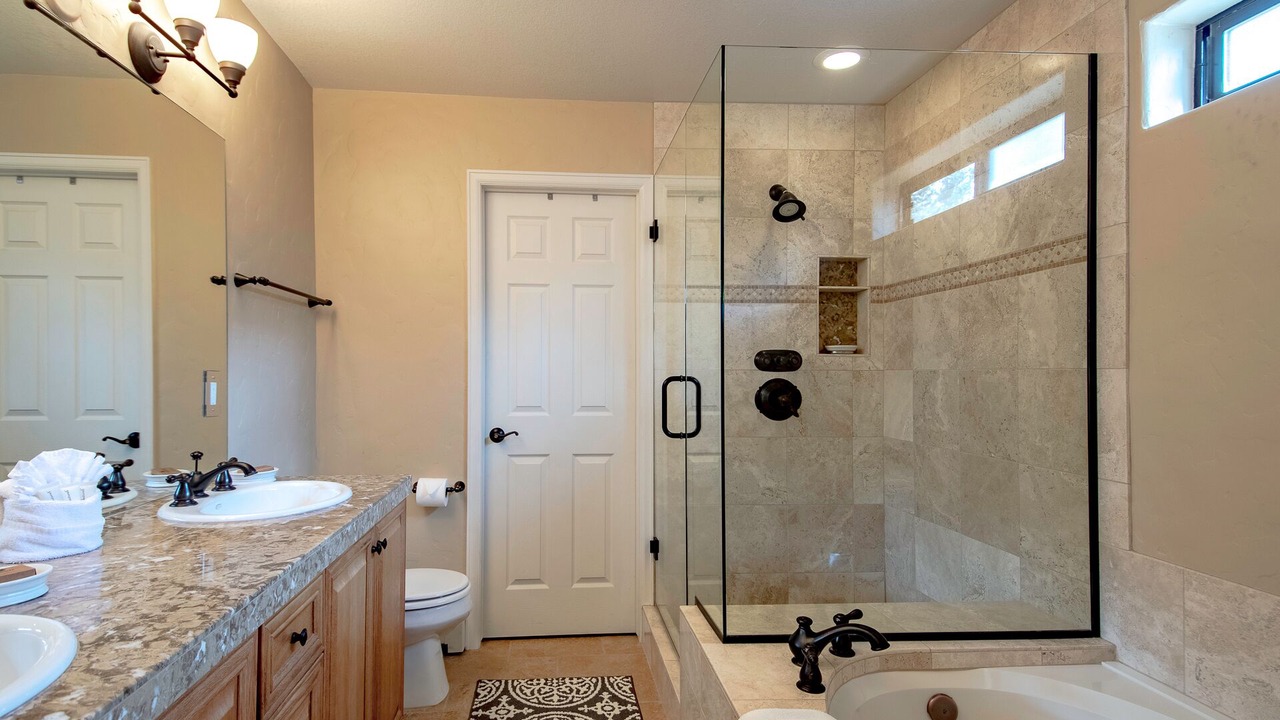 Photo of Bathroom in Peak 8