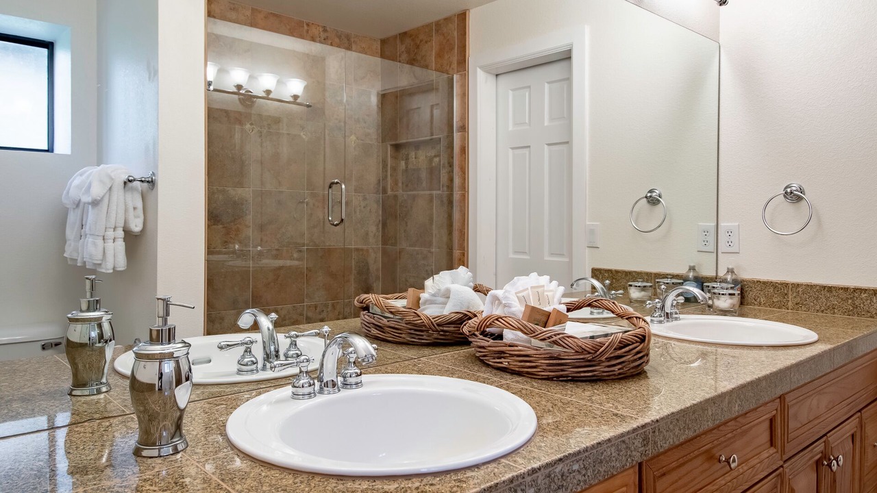 Photo of Bathroom in Peak 8