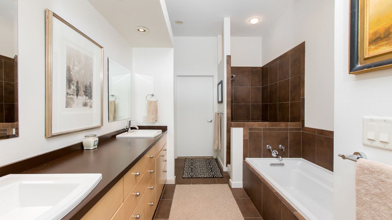 Photo of Bathroom in Carbondale