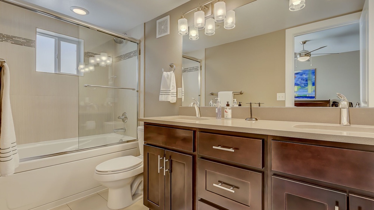 Photo of Bathroom in Jefferson Park