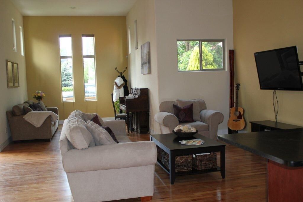 Photo of Livingroom in Curtis Park