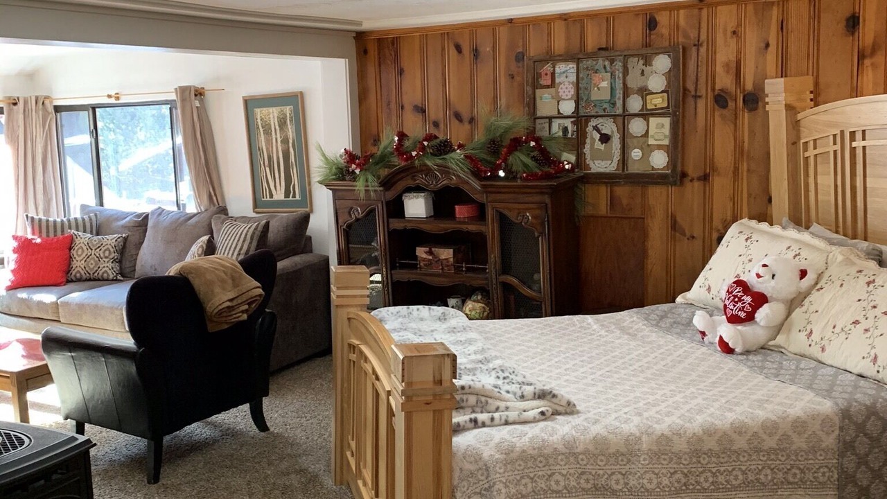 Photo of Bedroom in Drake