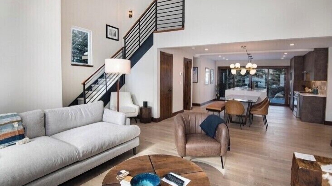 Photo of Livingroom in Edwards