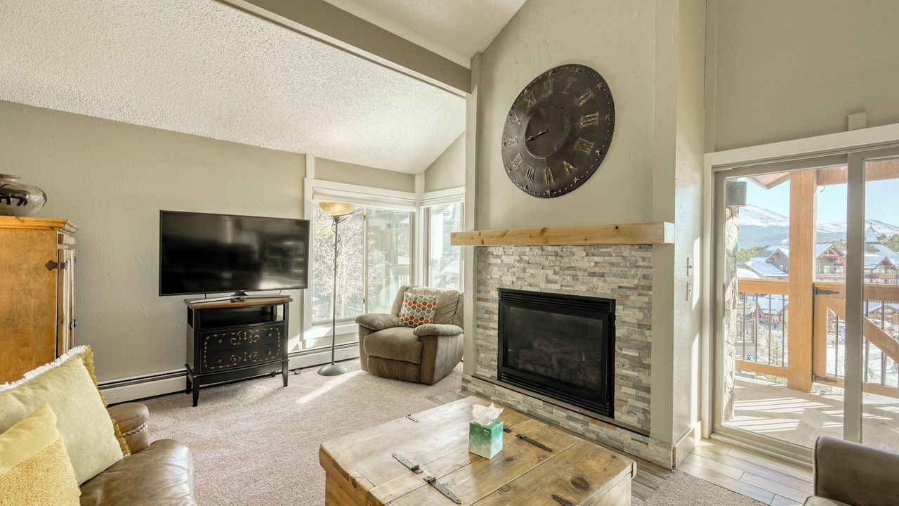 Photo of Livingroom in Peak 8