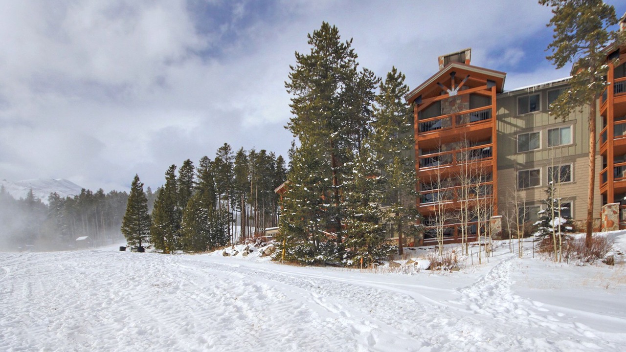 Photo of Outdoor in Peak 8
