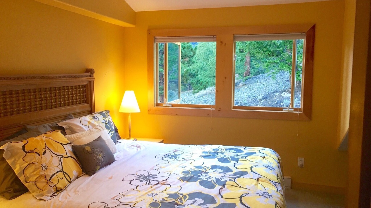 Photo of Bedroom in Twin Lakes