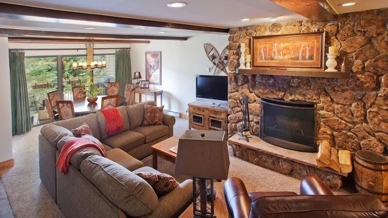 Photo of Livingroom in Avon