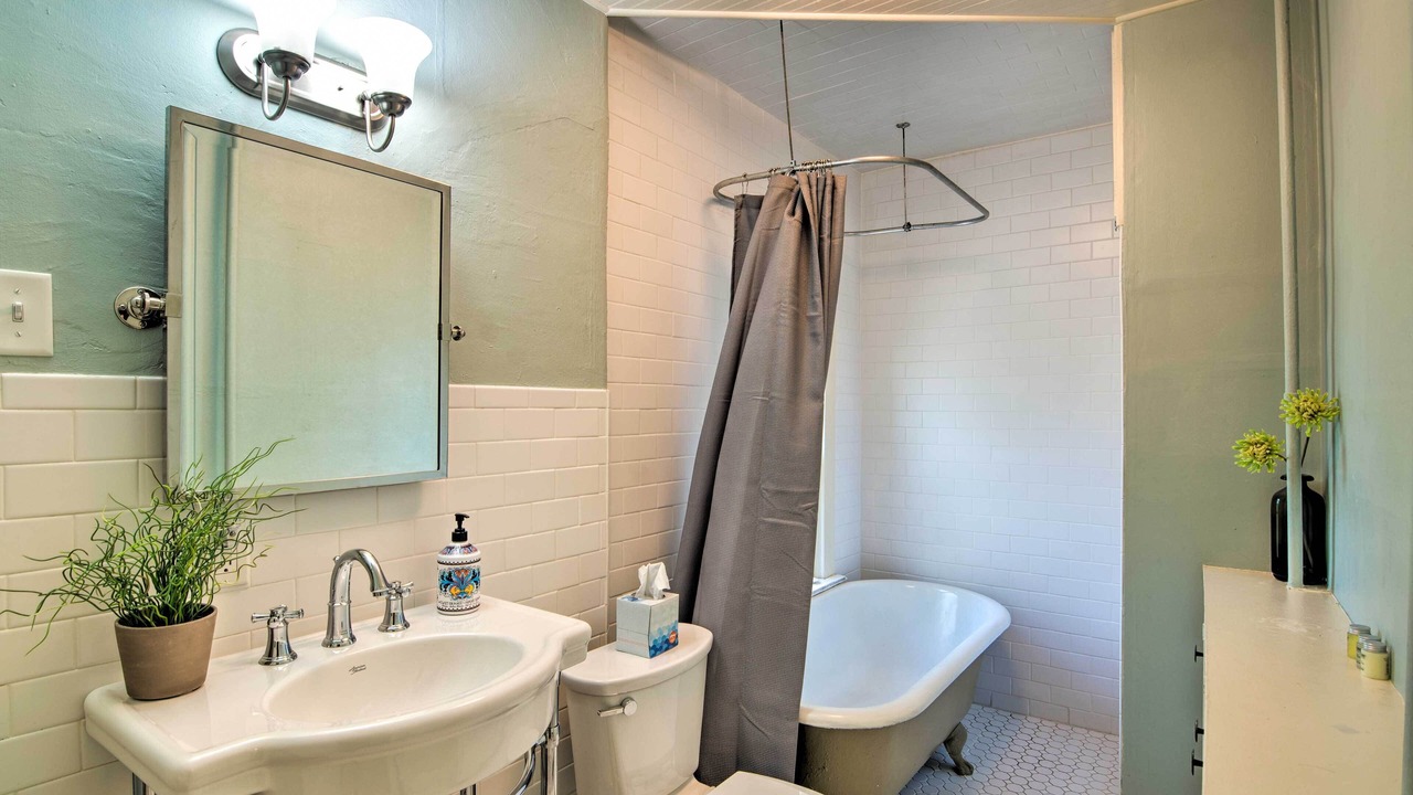 Photo of Bathroom in University Park