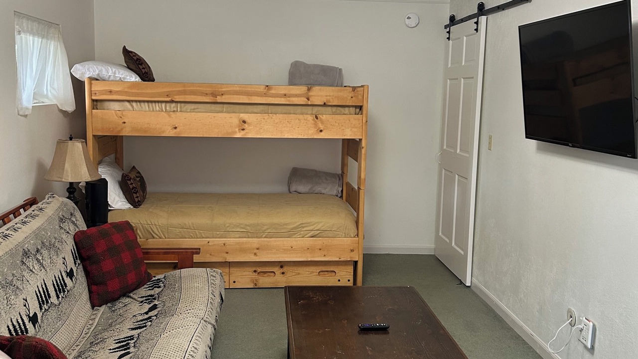 Photo of Bedroom in Summit Cove