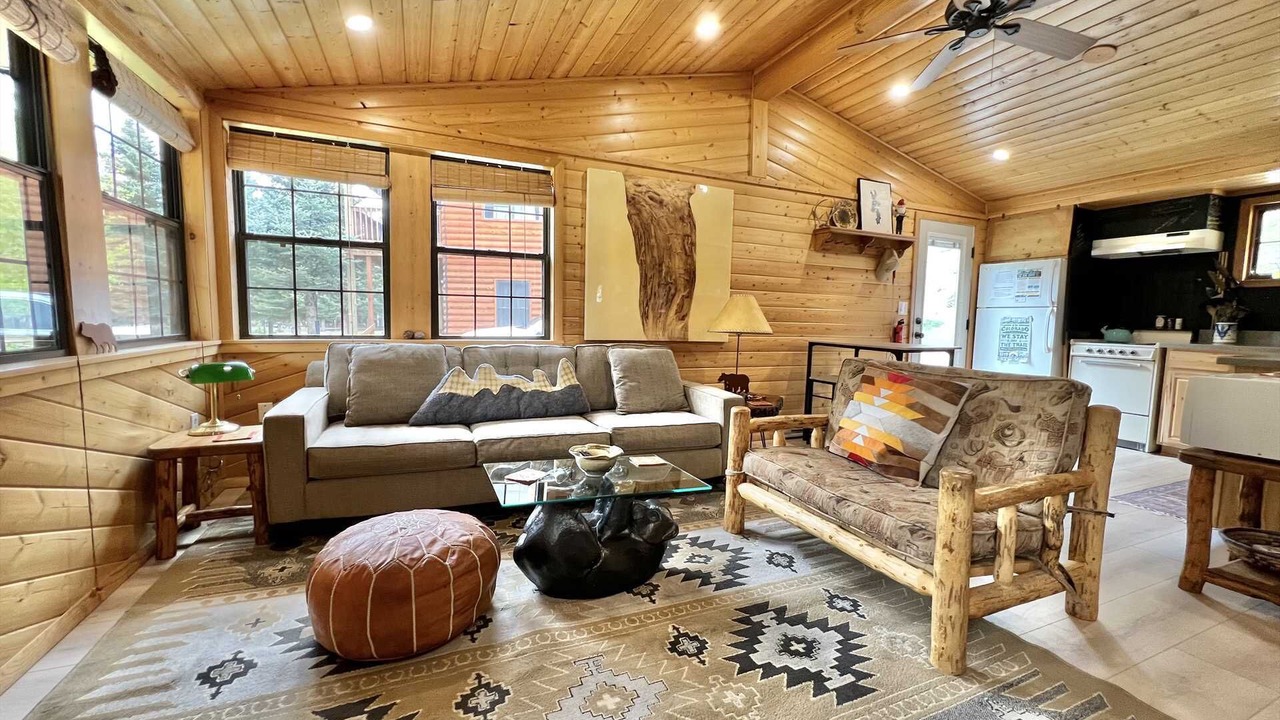 Photo of Livingroom in Lake City
