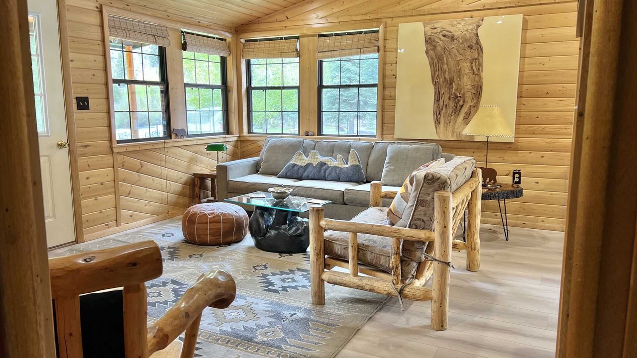 Photo of Livingroom in Lake City