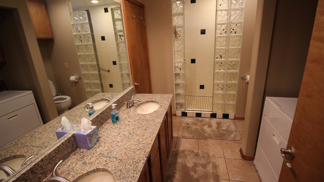 Photo of Bathroom in Twin Creek Village