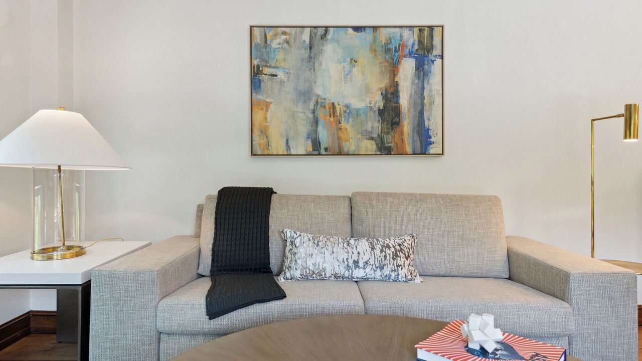 Photo of Livingroom in Downtown