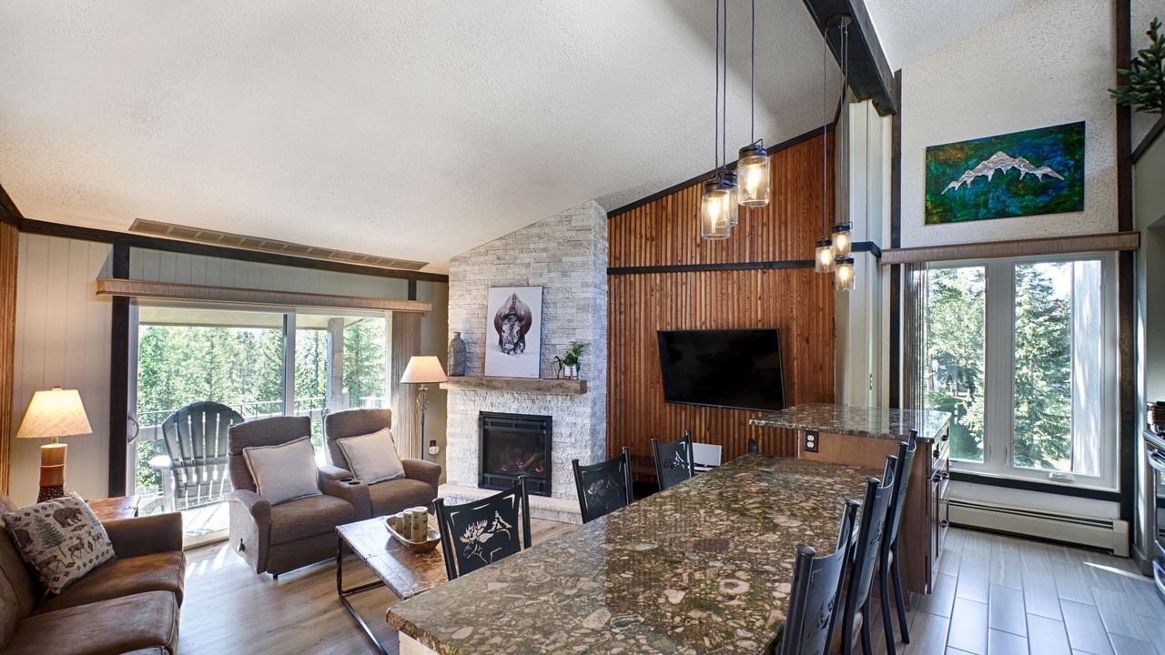 Photo of Livingroom in Peak 8
