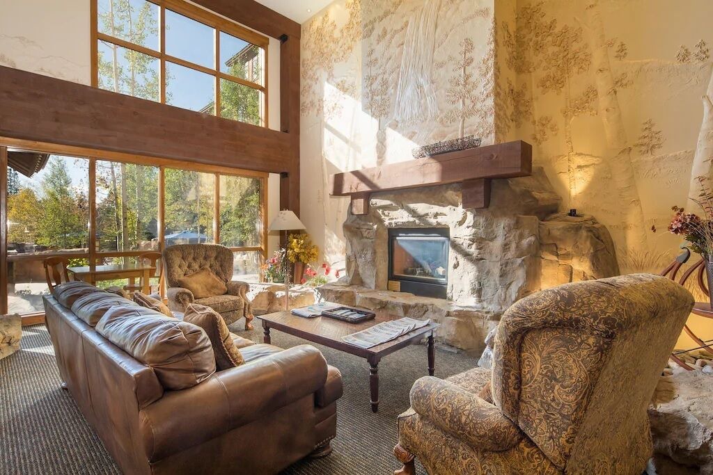 Photo of Livingroom in River Run
