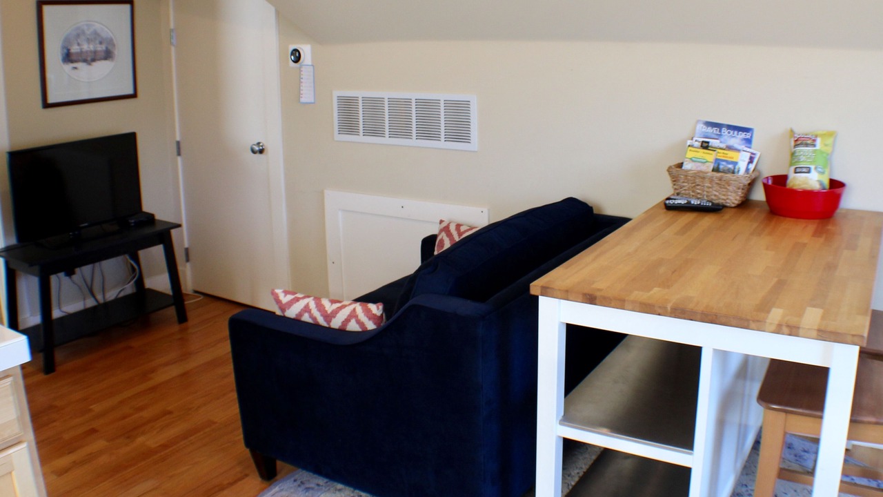 Photo of Livingroom in North Central Westminster