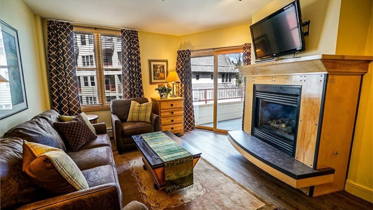 Photo of Livingroom in River Run