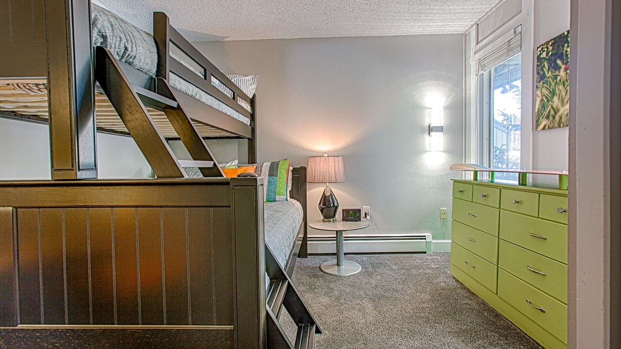 Photo of Bedroom in Peak 8