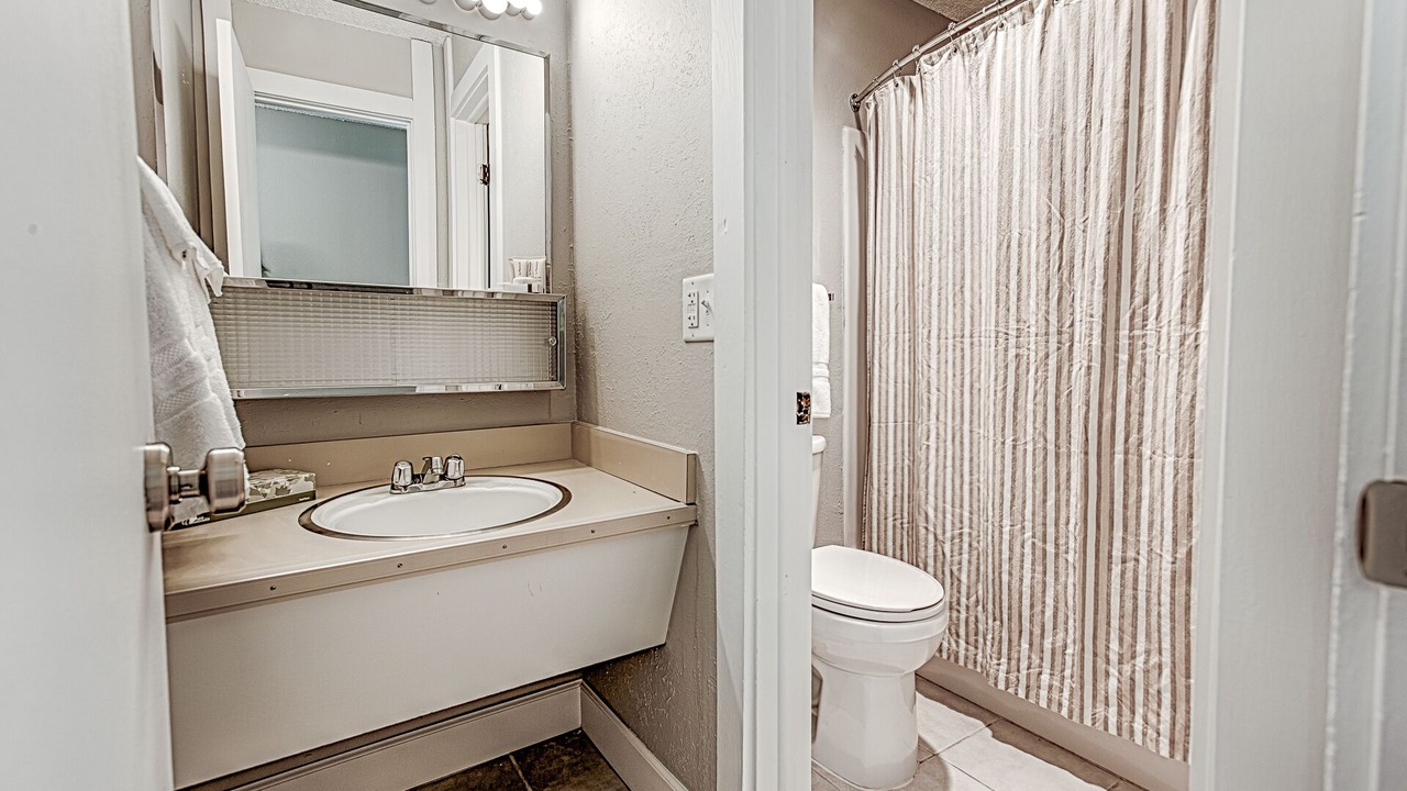 Photo of Bathroom in Peak 8