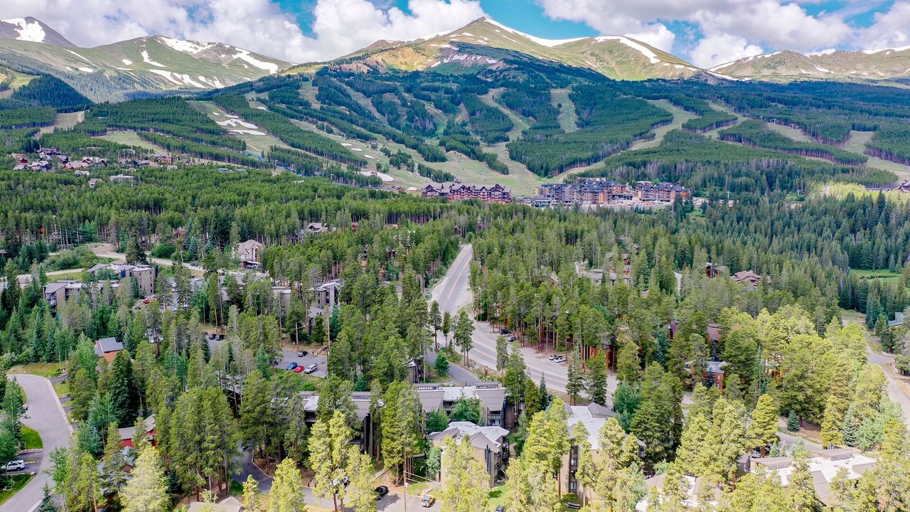 Photo of Outdoor in Peak 8
