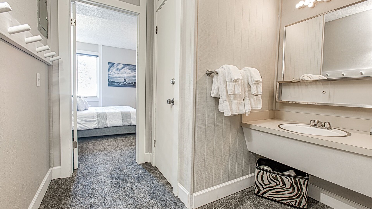 Photo of Bathroom in Peak 8