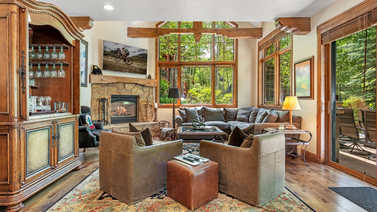 Photo of Livingroom in Edwards