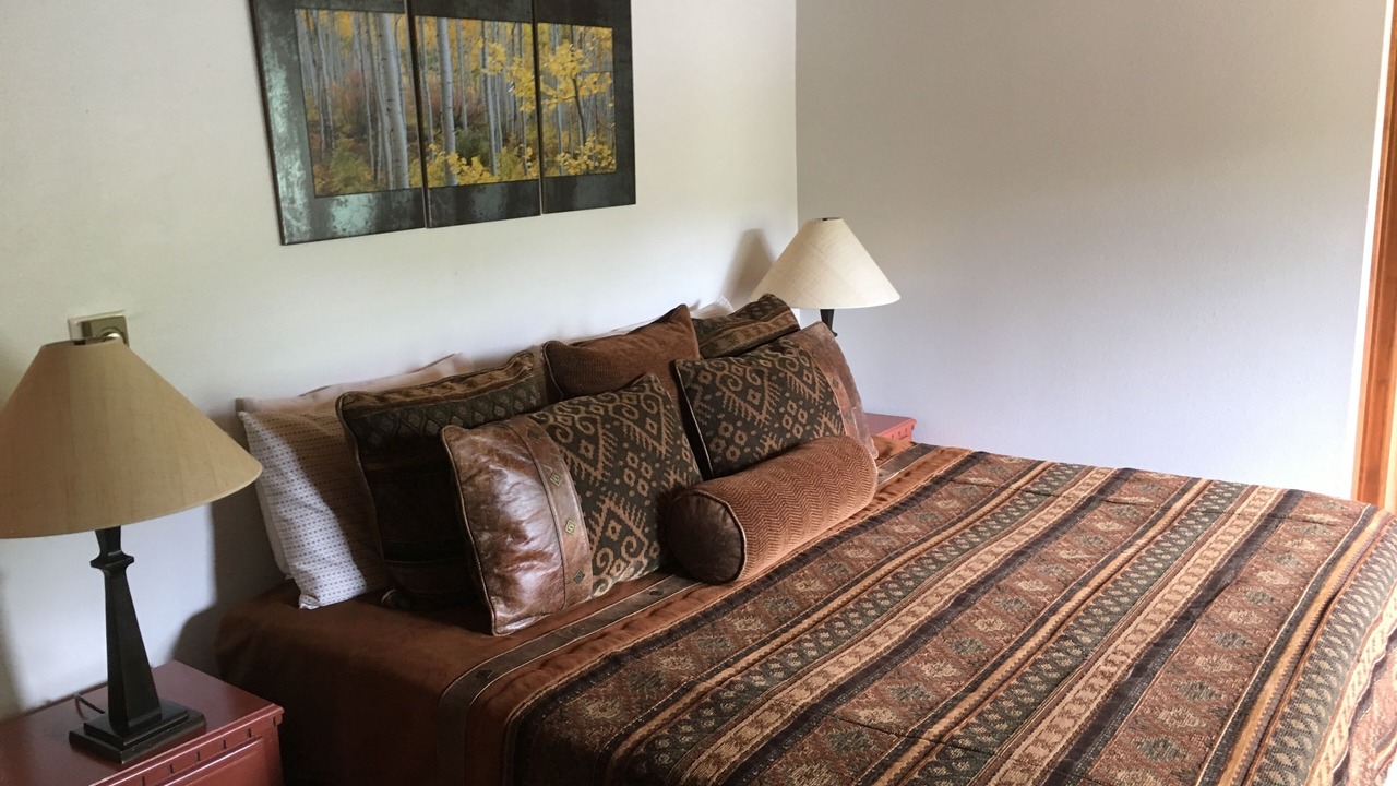 Photo of Bedroom in Redstone