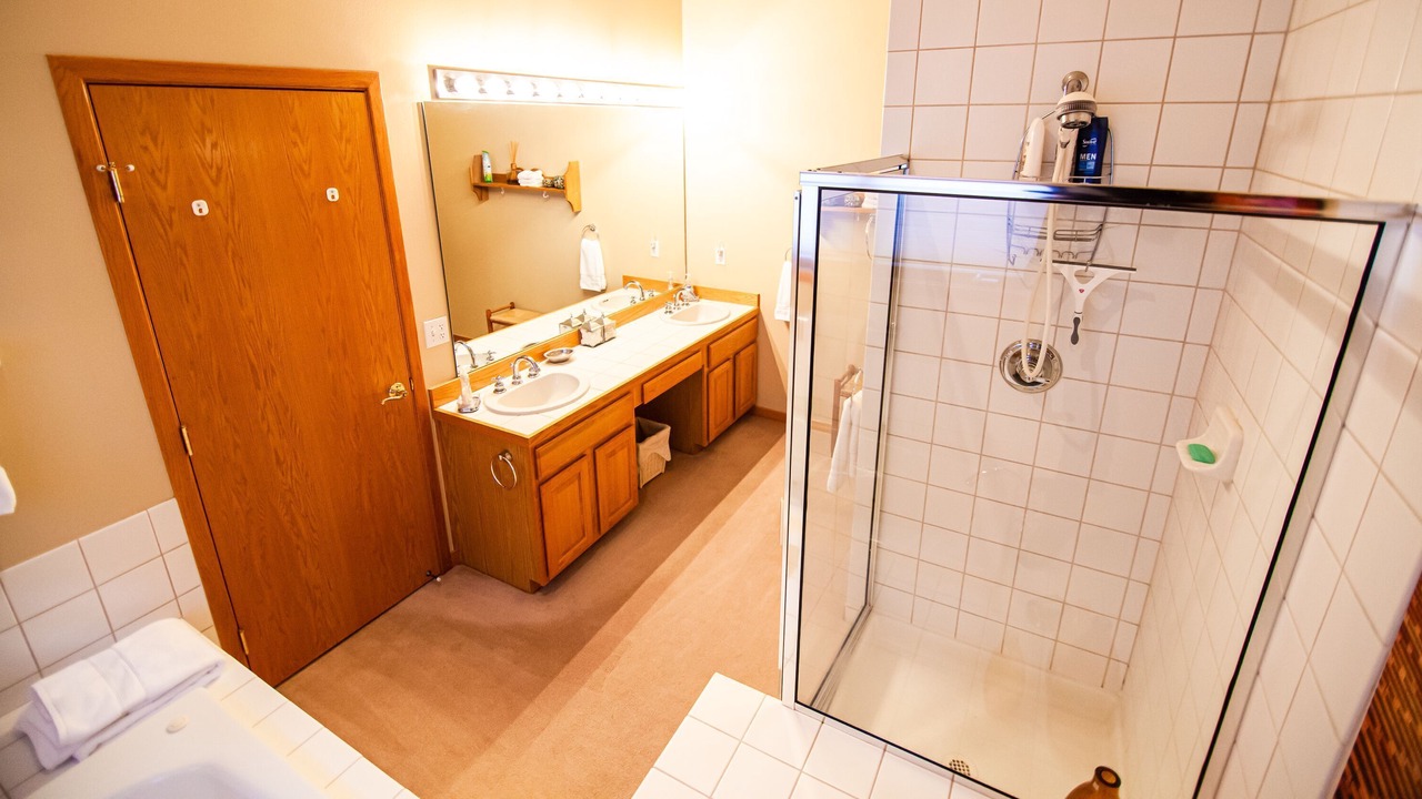 Photo of Bathroom in Four O'Clock