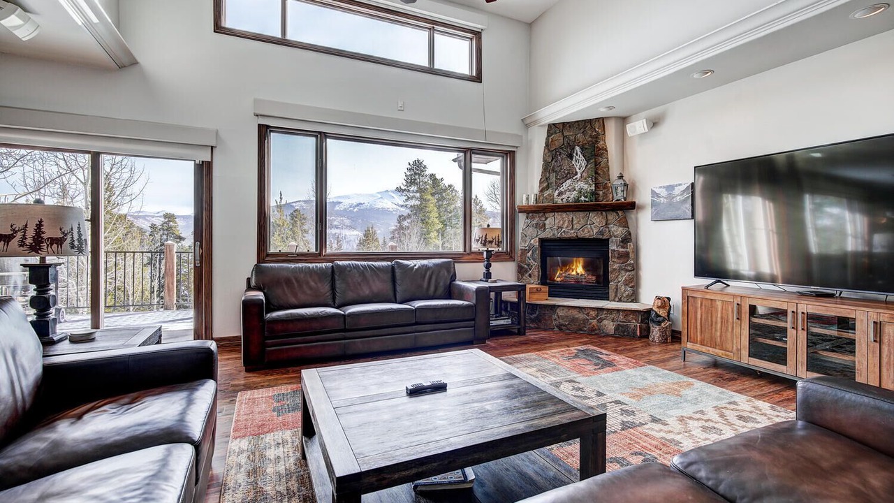 Photo of Livingroom in Peak 8