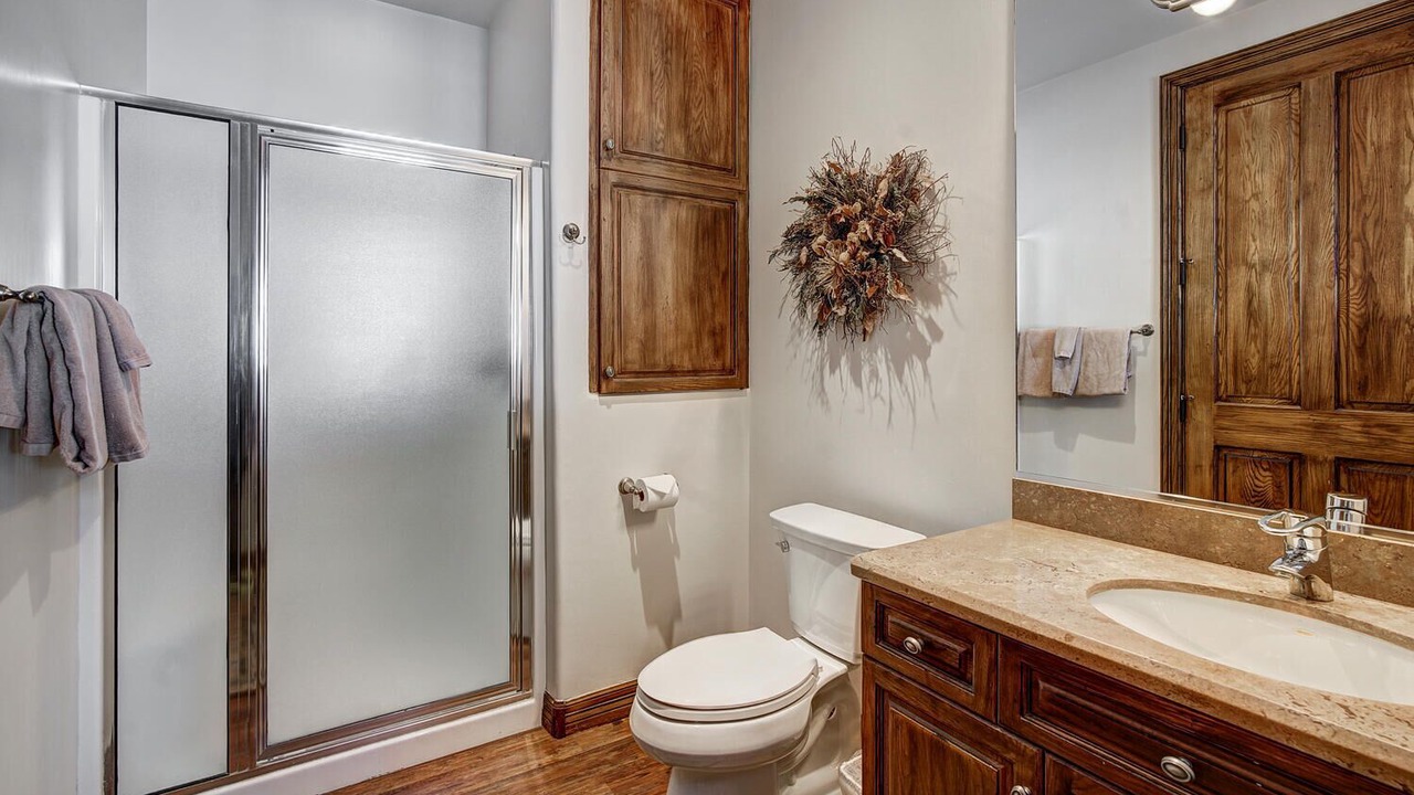 Photo of Bathroom in Peak 8