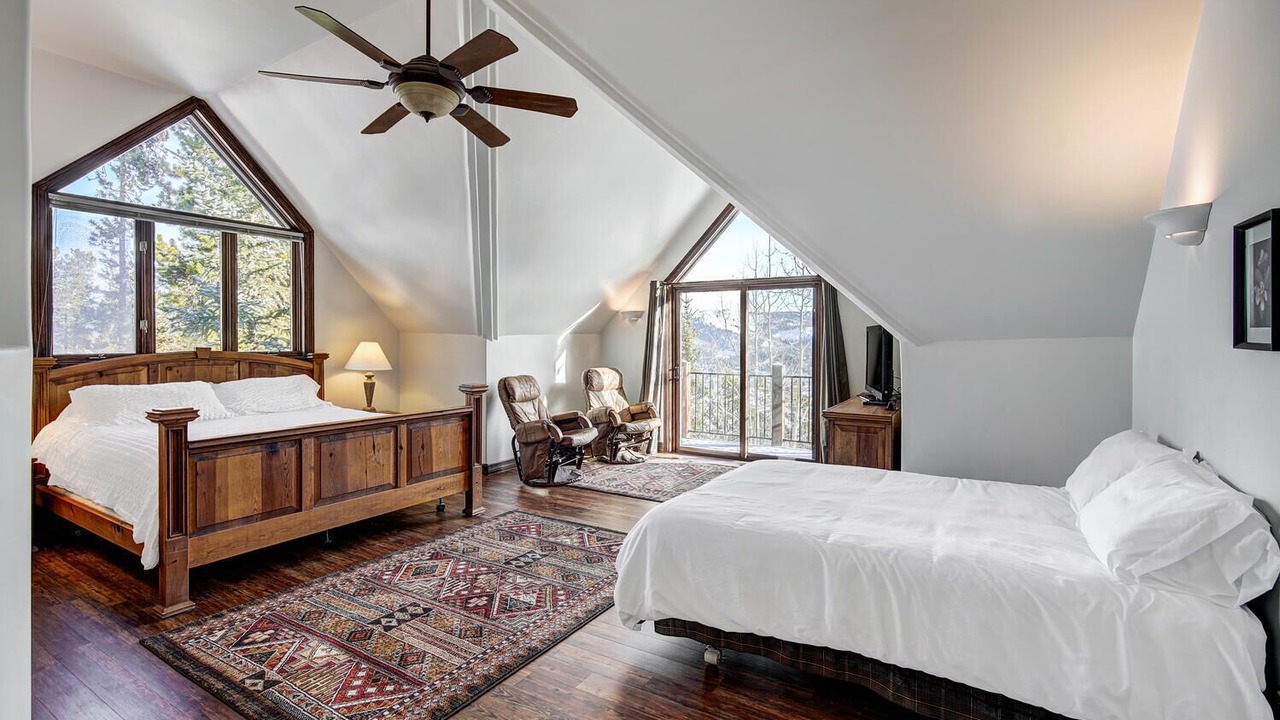 Photo of Bedroom in Peak 8