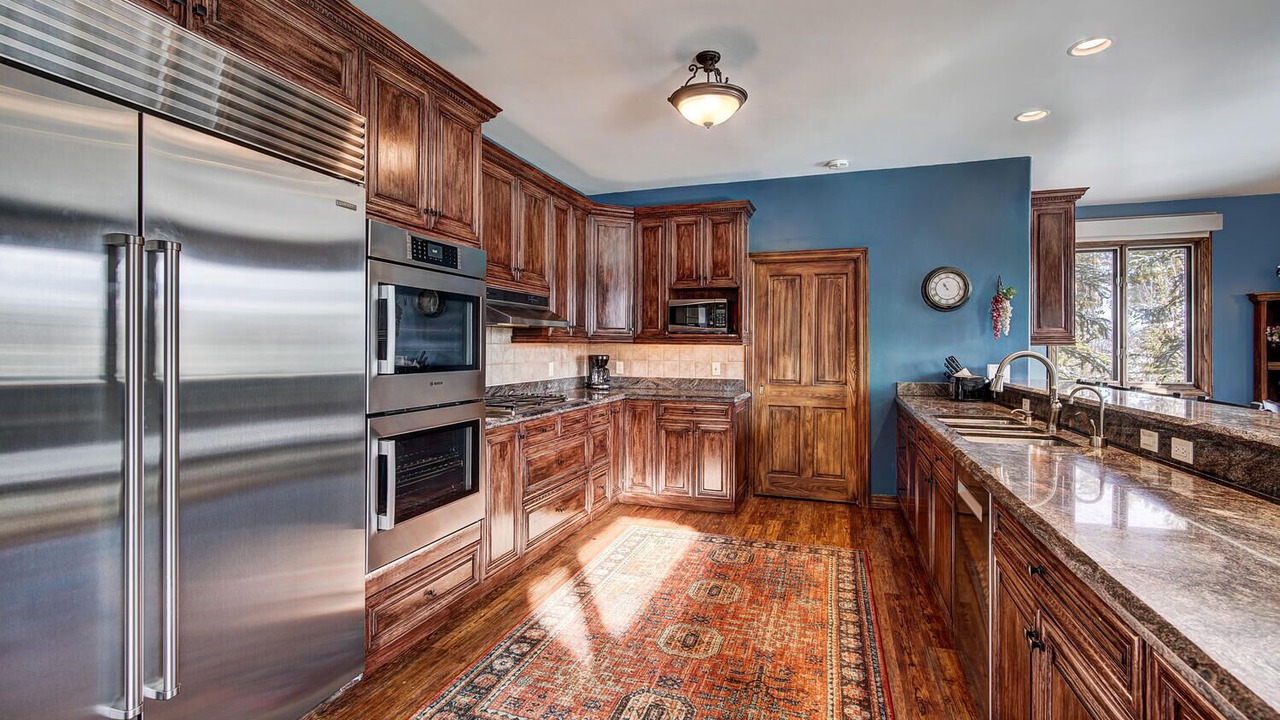 Photo of Kitchen in Peak 8