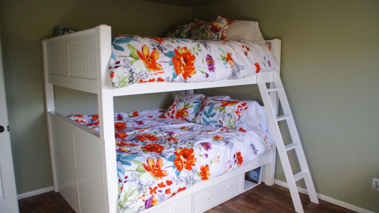 Photo of Bedroom in Summit Cove