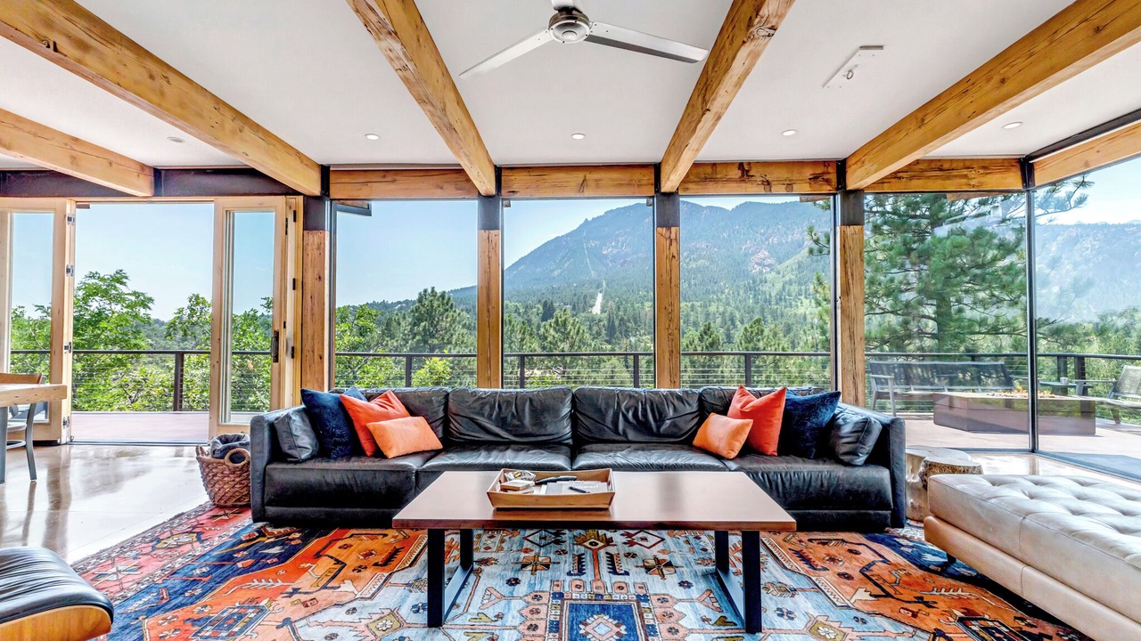 Photo of Livingroom in Cheyenne Canyon