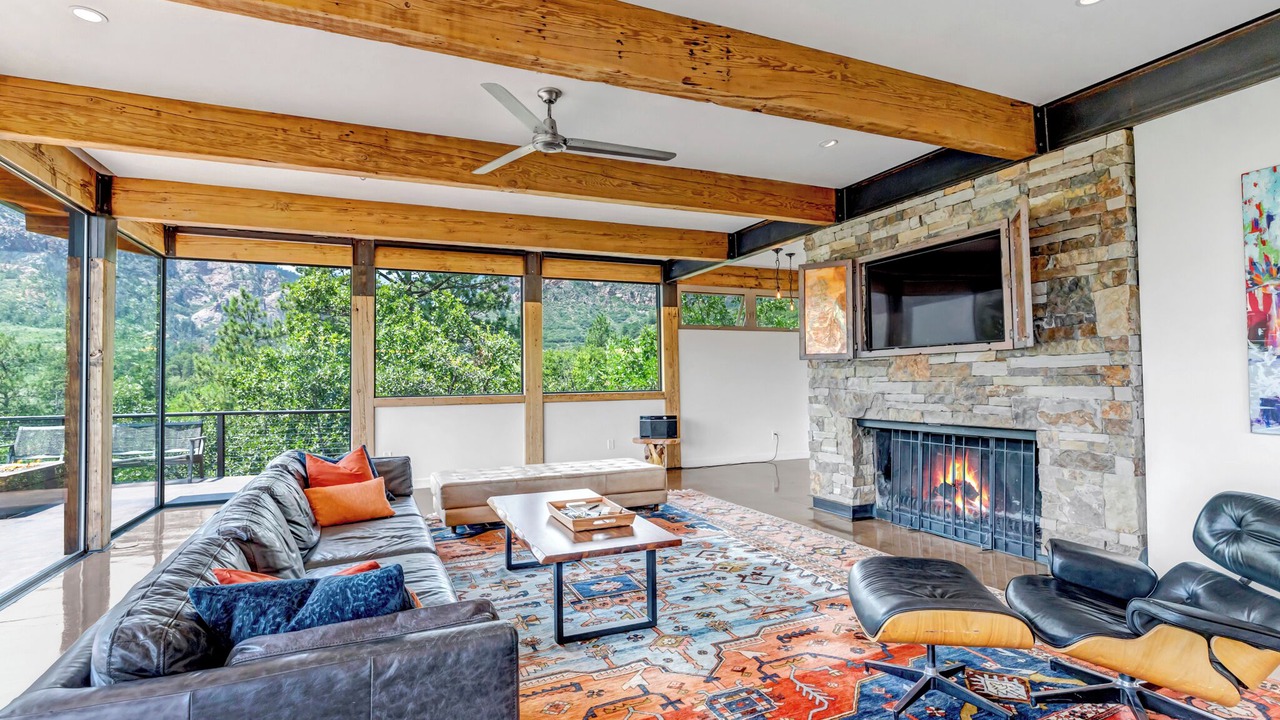 Photo of Livingroom in Cheyenne Canyon