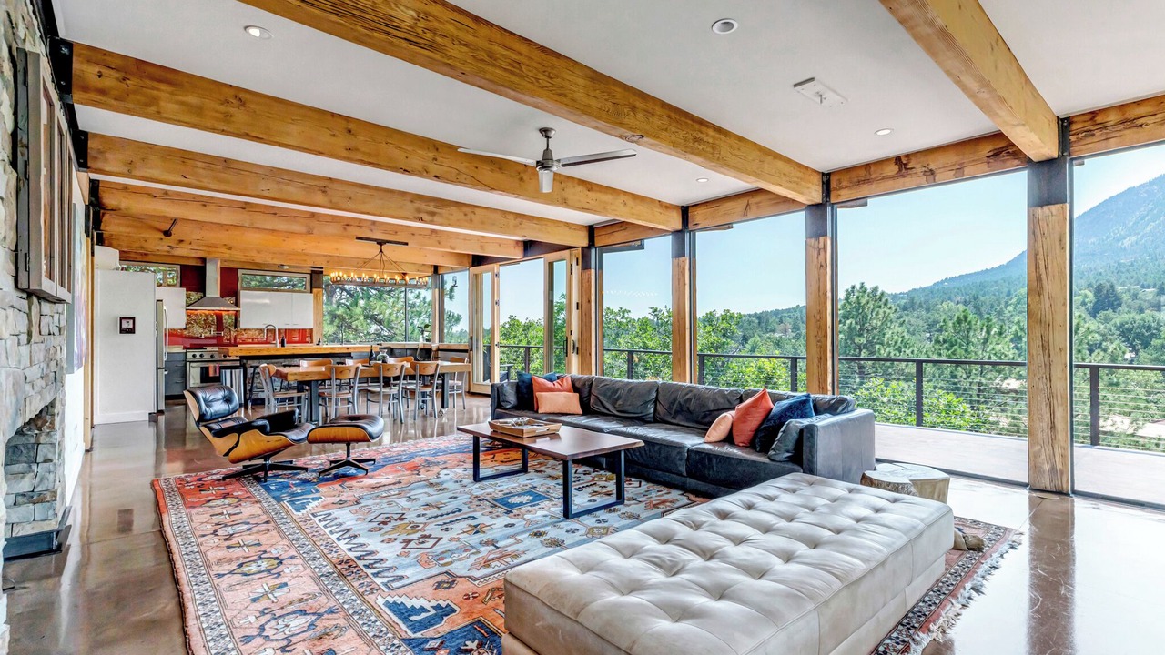 Photo of Livingroom in Cheyenne Canyon