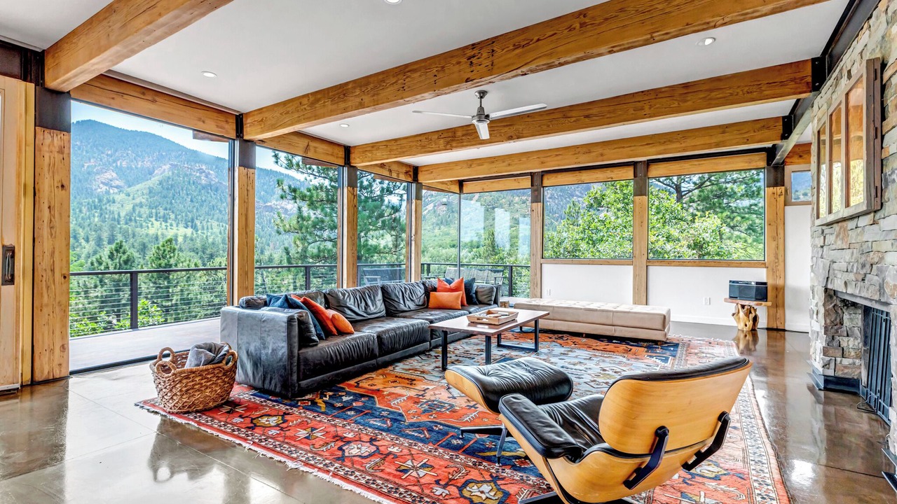 Photo of Livingroom in Cheyenne Canyon